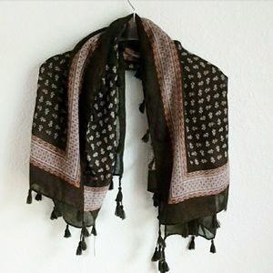 JUSTIN & TAYLOR | Boho Tassle Olive Green S